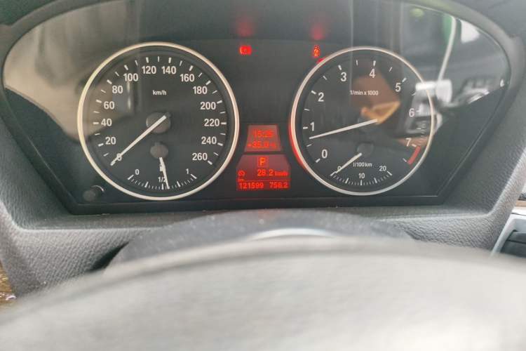 Used BMW X5 2013 xDrive35i Luxury Edition Odometer Close Up