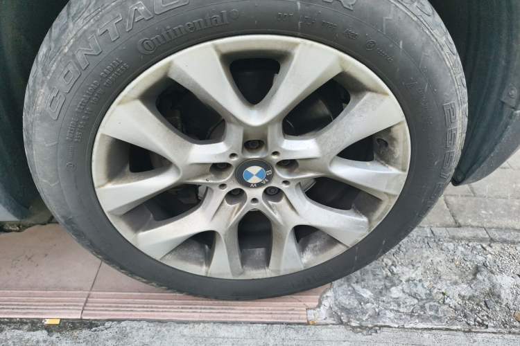 Used BMW X5 2013 xDrive35i Luxury Edition Right Front Wheel Hub
