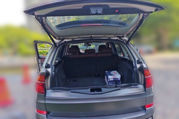 Used BMW X5 2013 xDrive35i Leading Model Trunk