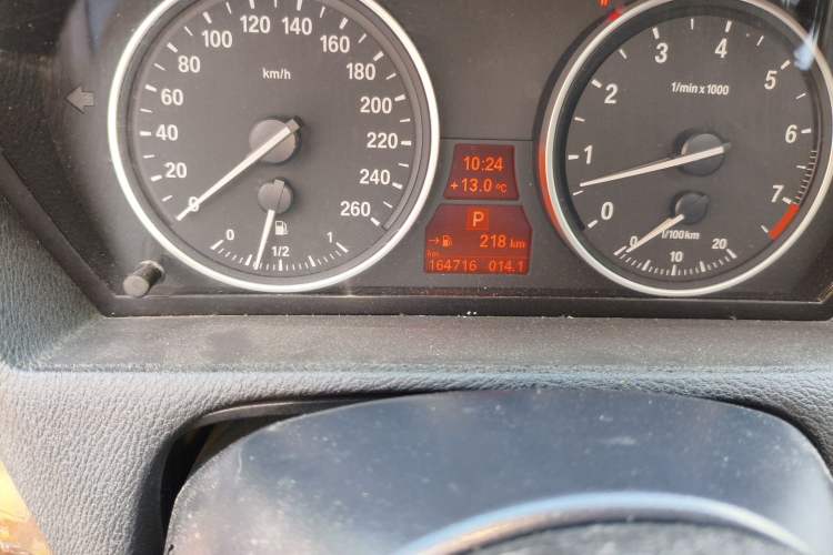 Used BMW X5 2013 xDrive35i Leading Model Odometer Close Up