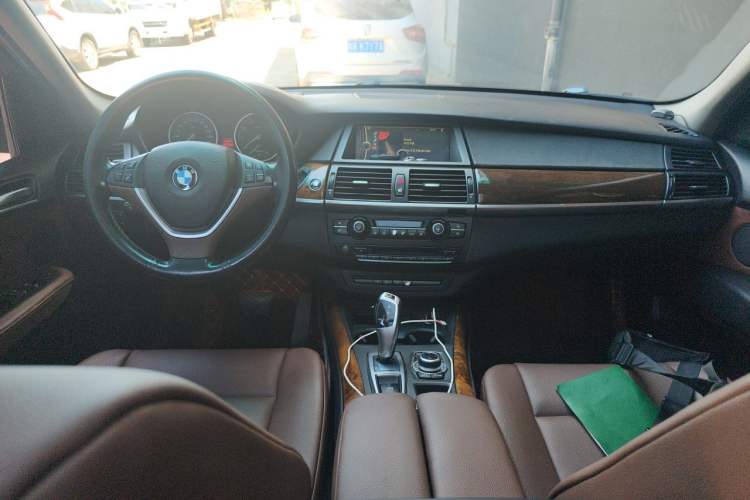 Used BMW X5 2013 xDrive35i Luxury Model Center Console