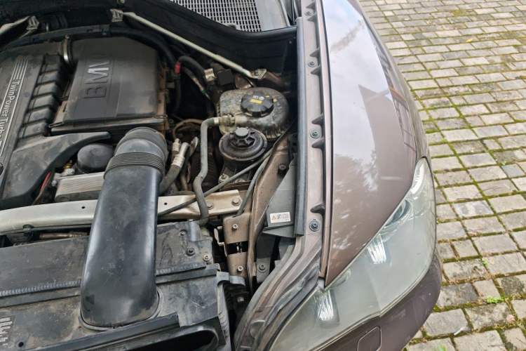 Used BMW X5 2013 xDrive35i U.S. specification Engine Bay Left