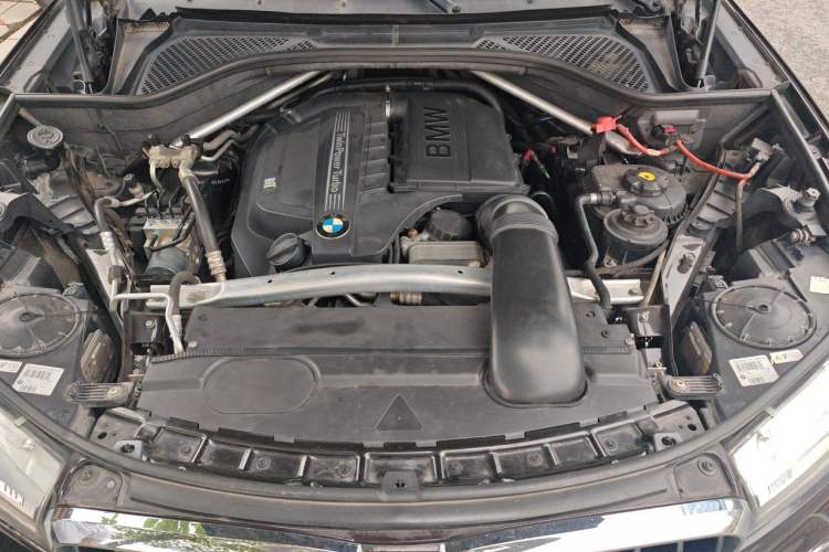 Used BMW X5 2013 xDrive35i Leading Model Engine Bay