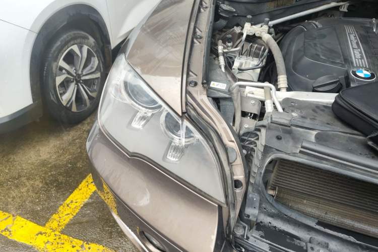 Used BMW X5 2013 xDrive35i Leading Model Engine Bay Right