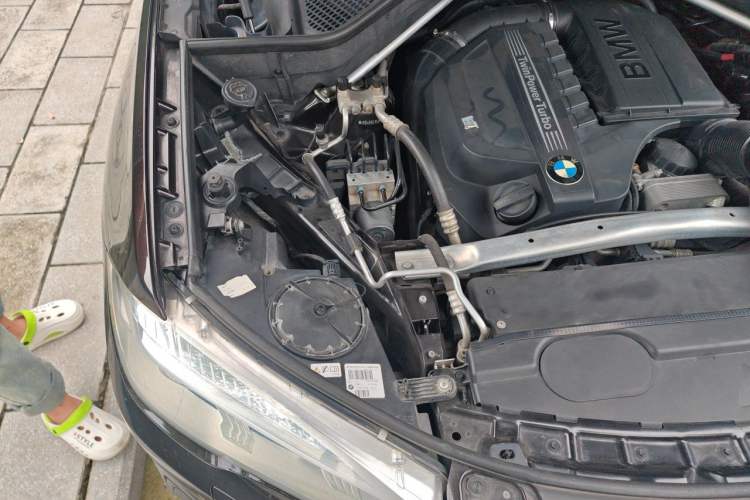 Used BMW X5 2013 xDrive35i Leading Model Engine Bay Right