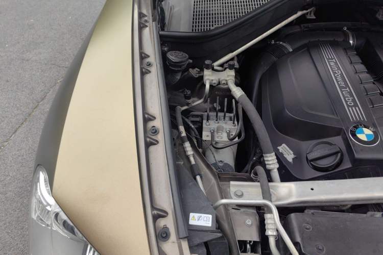 Used BMW X5 2013 xDrive35i Luxury Edition Engine Bay Right