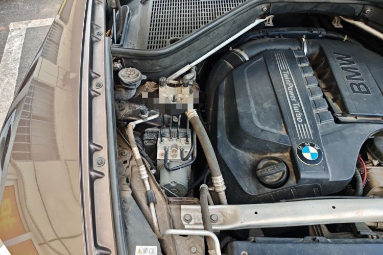 Used BMW X5 2013 xDrive35i Leading Model Engine Bay Right