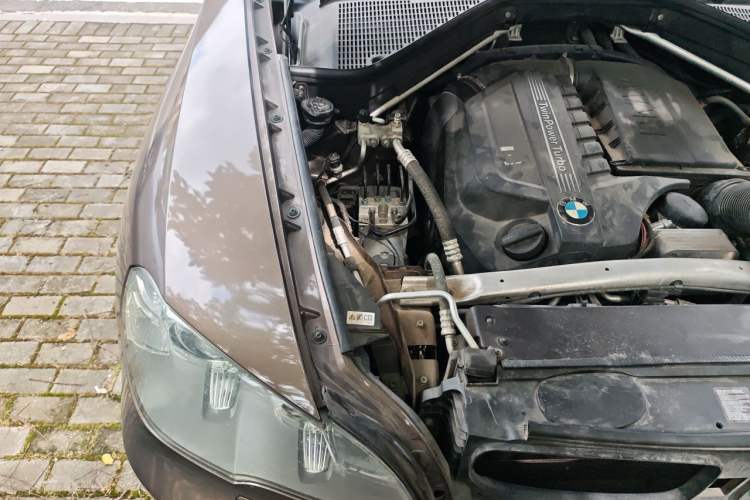 Used BMW X5 2013 xDrive35i U.S. specification Engine Bay Right