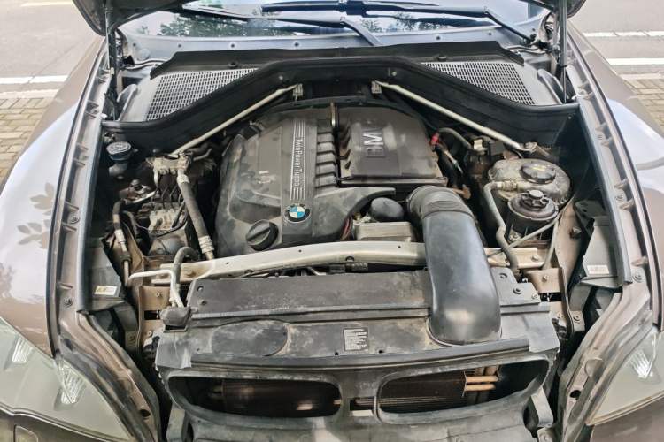 Used BMW X5 2013 xDrive35i U.S. specification Engine Bay