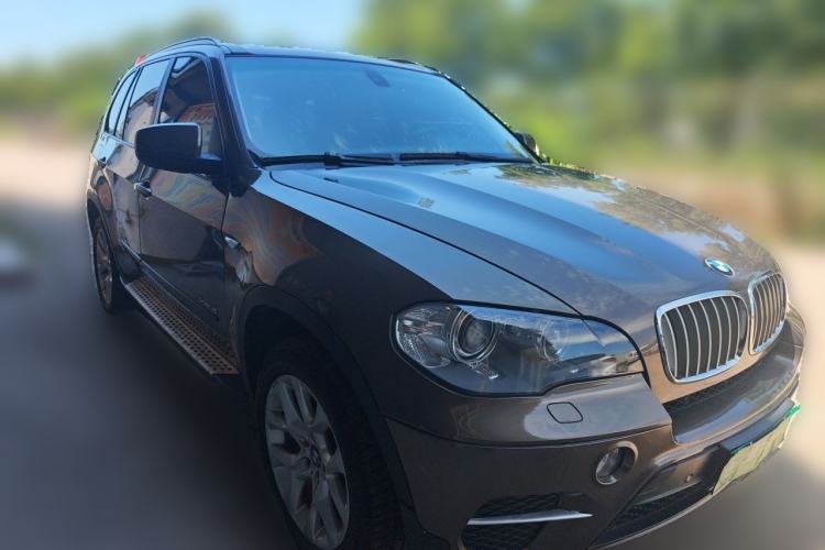 Used BMW X5 2013 xDrive35i Luxury Model Front Right 45 Deg