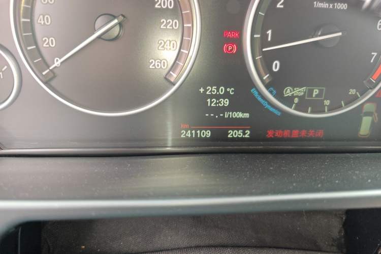Used BMW X5 2013 xDrive35i Leading Model Odometer Close Up