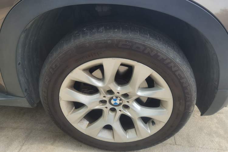 Used BMW X5  Right Front Wheel Hub