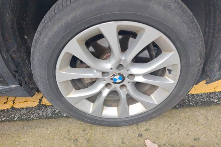 Used BMW X5 2013 xDrive35i Leading Model Right Front Wheel Hub