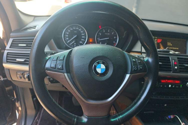 Used BMW X5 2013 xDrive35i Luxury Model Steering Wheel