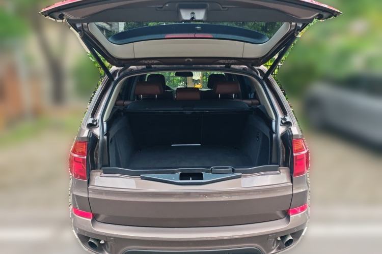 Used BMW X5 2013 xDrive35i U.S. specification Trunk