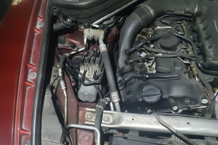 Used BMW X5 2013 xDrive35i Leading Model Engine Bay Right