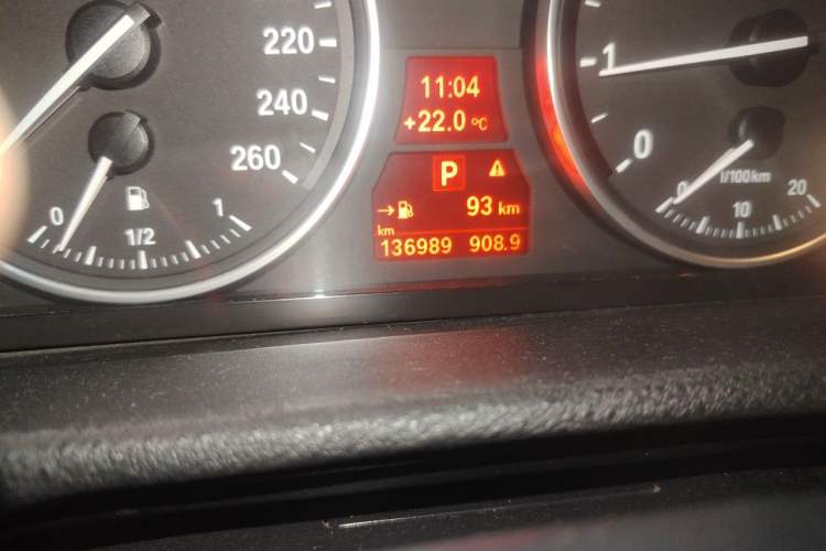Used BMW X5 2013 xDrive35i Leading Model Odometer Close Up