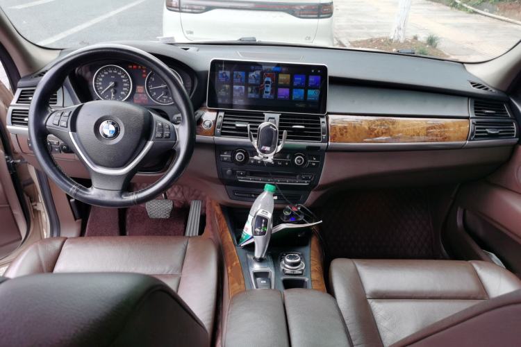 Used BMW X5 2013 xDrive35i Luxury Model Center Console