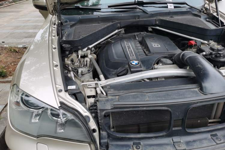 Used BMW X5 2013 xDrive35i Luxury Model Engine Bay Right