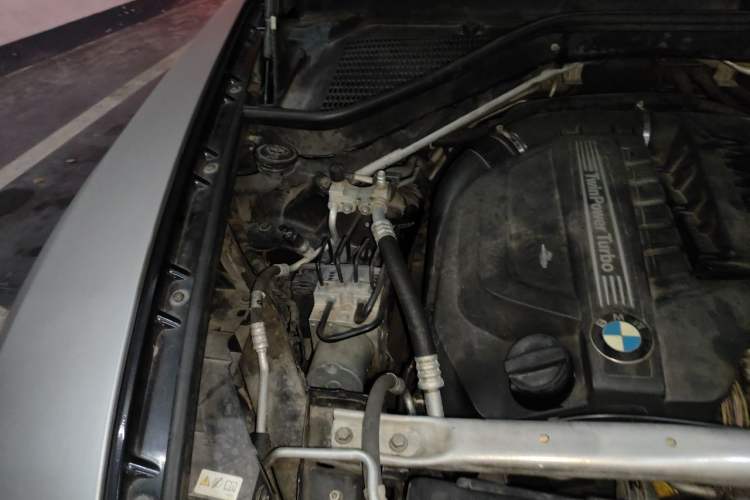 Used BMW X5 2013 xDrive35i Luxury Edition Engine Bay Right