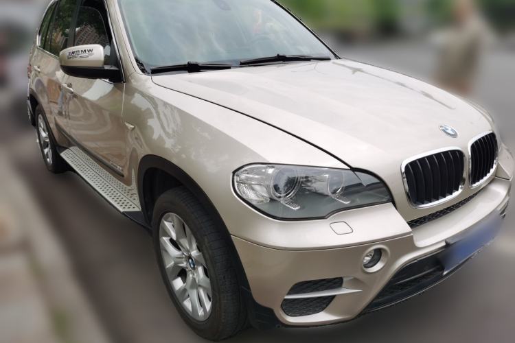 Used BMW X5 2013 xDrive35i Luxury Model Front Right 45 Deg