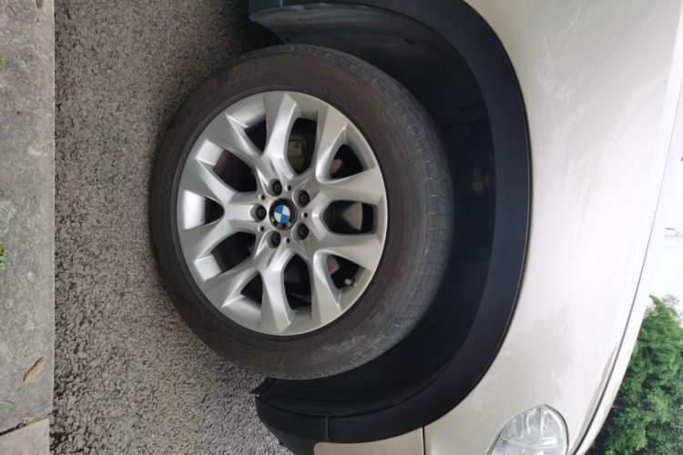 Used BMW X5 2013 xDrive35i Luxury Model Right Front Wheel Hub