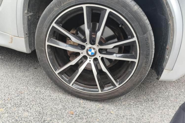 Used BMW X5  Right Front Wheel Hub