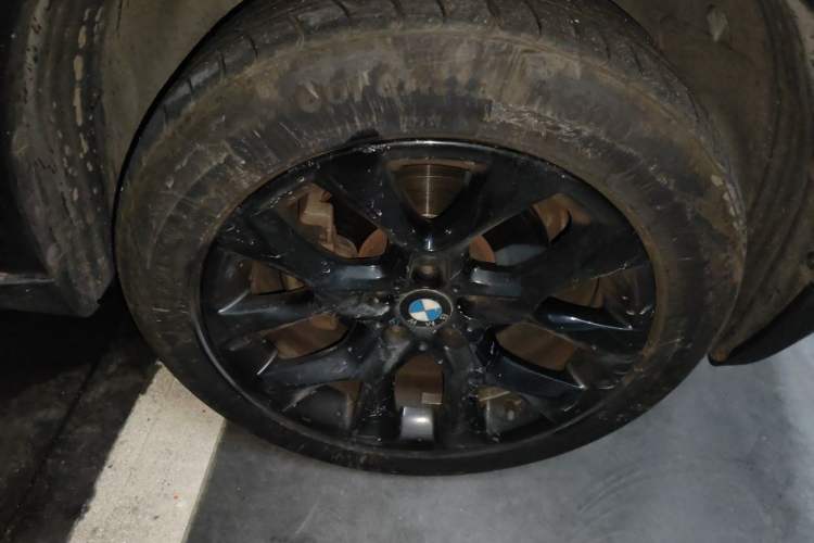 Used BMW X5 2013 xDrive35i Luxury Edition Right Front Wheel Hub