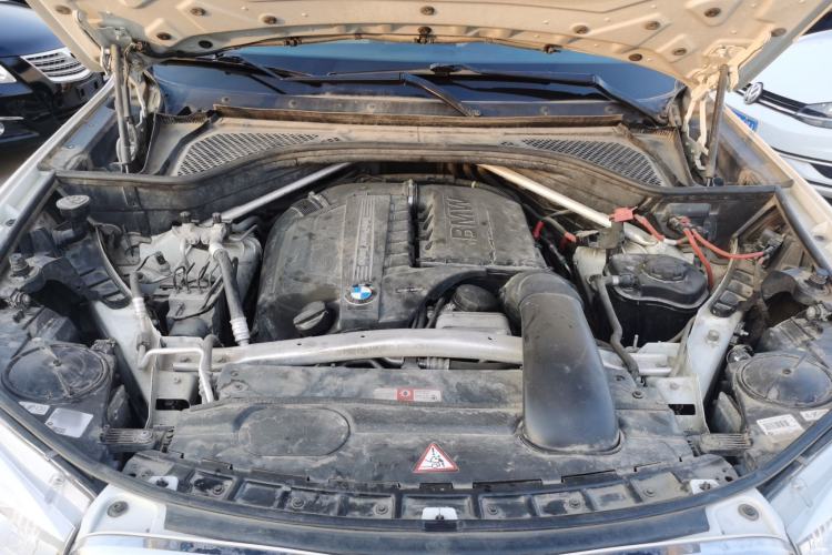 Used BMW X5 2013 xDrive35i U.S. specification Engine Bay