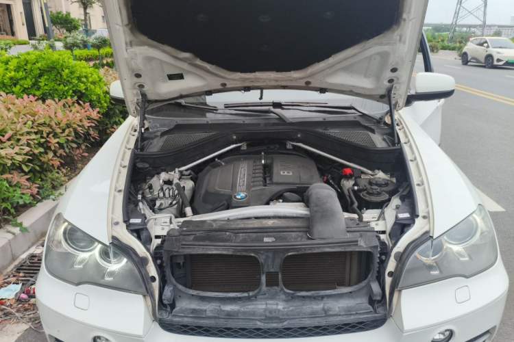 Used BMW X5 2013 xDrive35i Leading Model Engine Bay