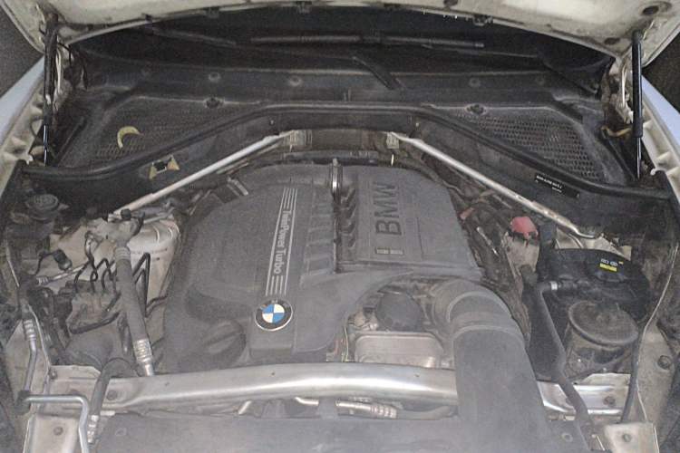 Used BMW X5 2013 xDrive35i Leading Model Engine Bay