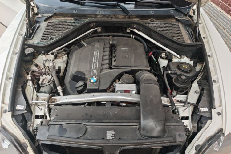 Used BMW X5  Engine Bay