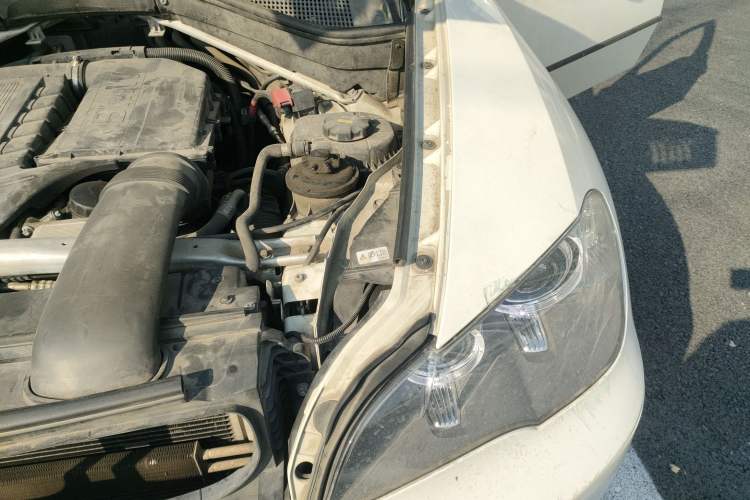 Used BMW X5 2013 xDrive35i U.S. specification Engine Bay Left