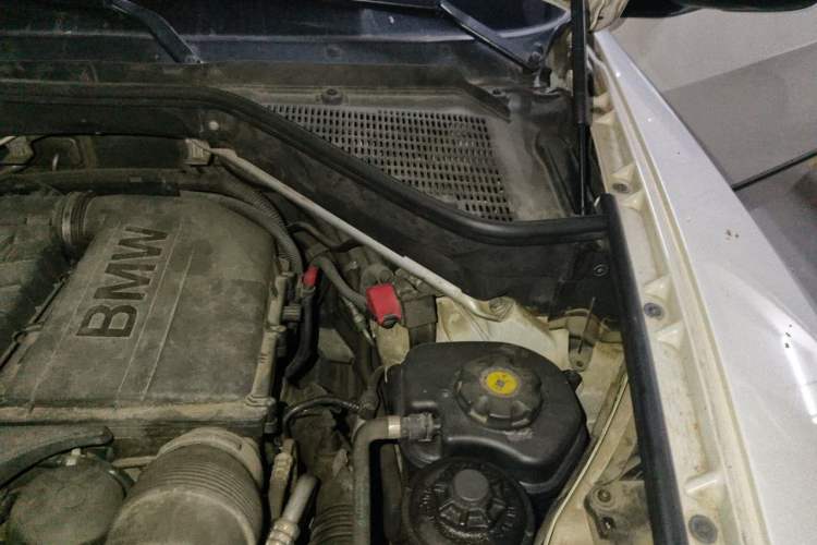 Used BMW X5 2013 xDrive35i Leading Model Engine Bay Left