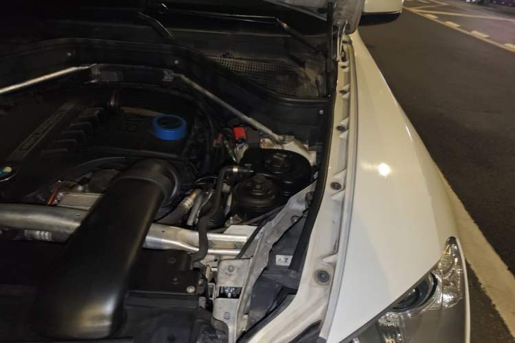 Used BMW X5 2013 xDrive35i Luxury Edition Engine Bay Left
