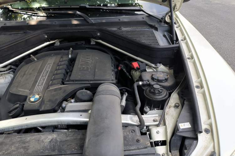 Used BMW X5 2013 xDrive35i Leading Model Engine Bay Left