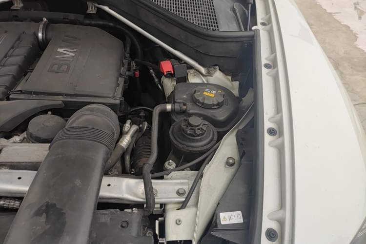 Used BMW X5 2013 xDrive35i Luxury Edition Engine Bay Left