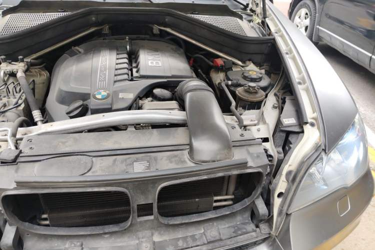 Used BMW X5 2013 xDrive40i Engine Bay Left