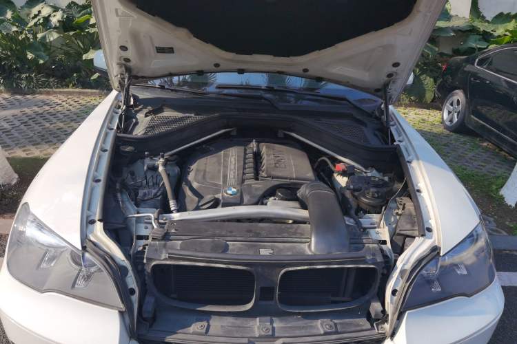 Used BMW X5 2013 xDrive35i U.S. specification Engine Bay