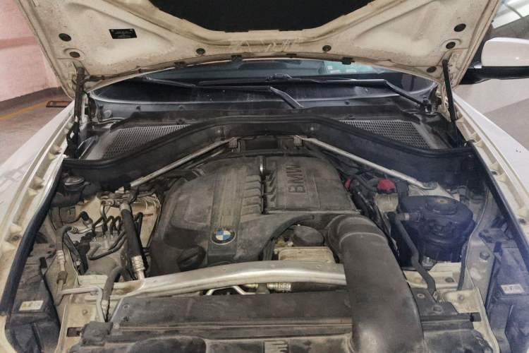 Used BMW X5 2013 xDrive35i Leading Model Engine Bay