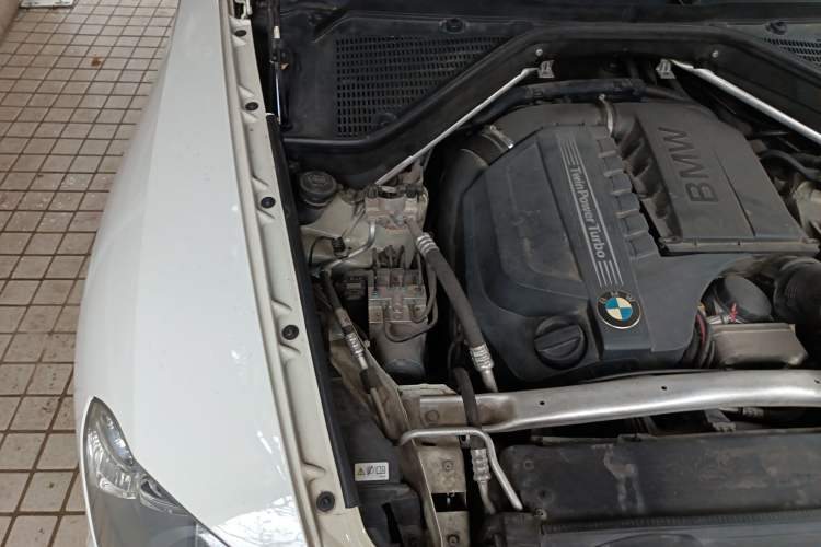 Used BMW X5 2013 xDrive35i Luxury Model Engine Bay Right