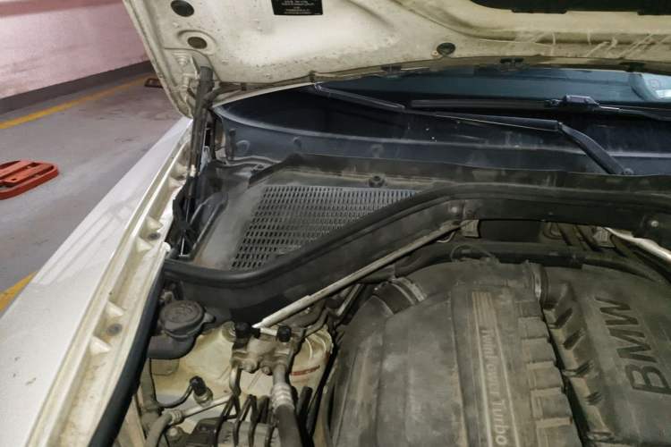 Used BMW X5 2013 xDrive35i Leading Model Engine Bay Right