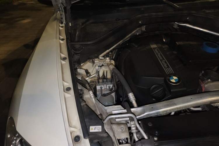 Used BMW X5 2013 xDrive35i Luxury Edition Engine Bay Right