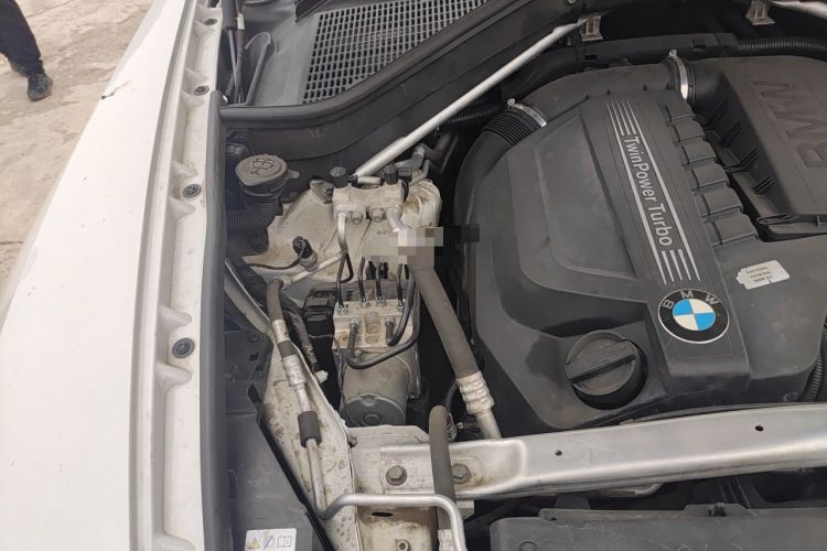 Used BMW X5 2013 xDrive35i Luxury Edition Engine Bay Right