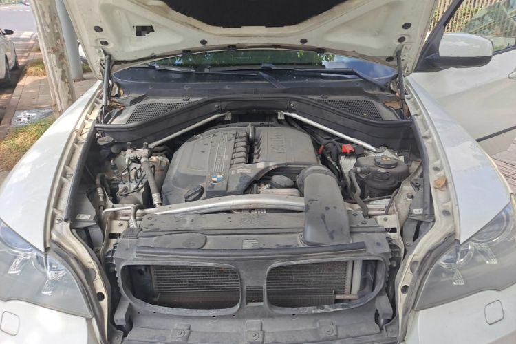 Used BMW X5 2013 xDrive35i Leading Model Engine Bay