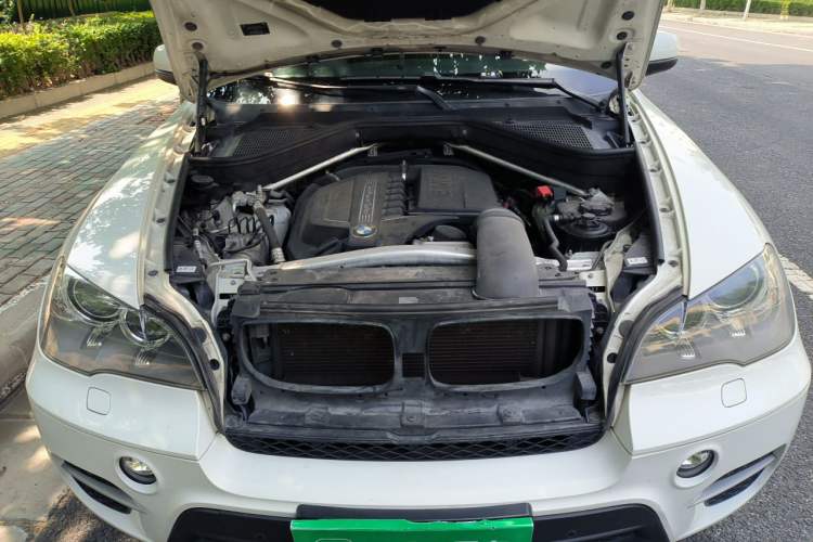 Used BMW X5 2013 xDrive35i Leading Model Engine Bay