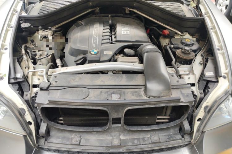 Used BMW X5 2013 xDrive40i Engine Bay