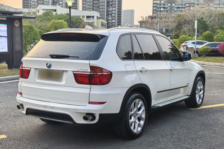 Used BMW X5 2013 xDrive35i Luxury Model Exterior 3