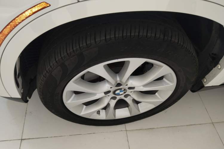 Used BMW X5 2013 xDrive35i U.S. specification Exterior 4