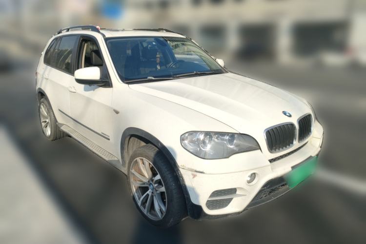 Used BMW X5 2013 xDrive35i U.S. specification Front Right 45 Deg